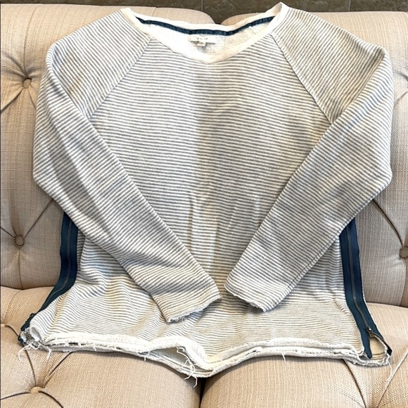 Mystree Tops - H:  MYSTREE Side Zipper Gray/Cream Light Sweatshirt